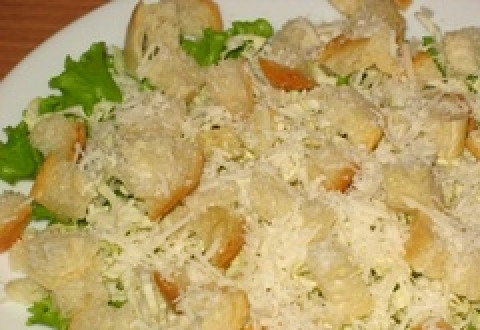 1. Этап. Салат Цезарь с пекинской капустой: Собрать салат: на листья салата, выложить пекинскую капусту, сверху слой курица, посыпать сыром, выложить сухарики и залить соусом. Приятного аппетита!