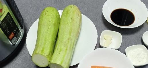 1. Этап. Кабачки по-китайски: Для комфортной готовки приготовим все продукты.