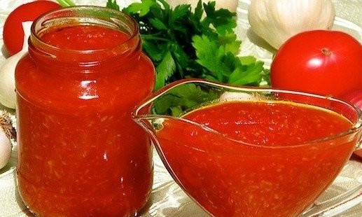 1. Этап. Тушеные помидоры в мультиварке: Томатный соус готов! Если хотите, то можно запастись им впрок и закупорить в стерилизованные банки.