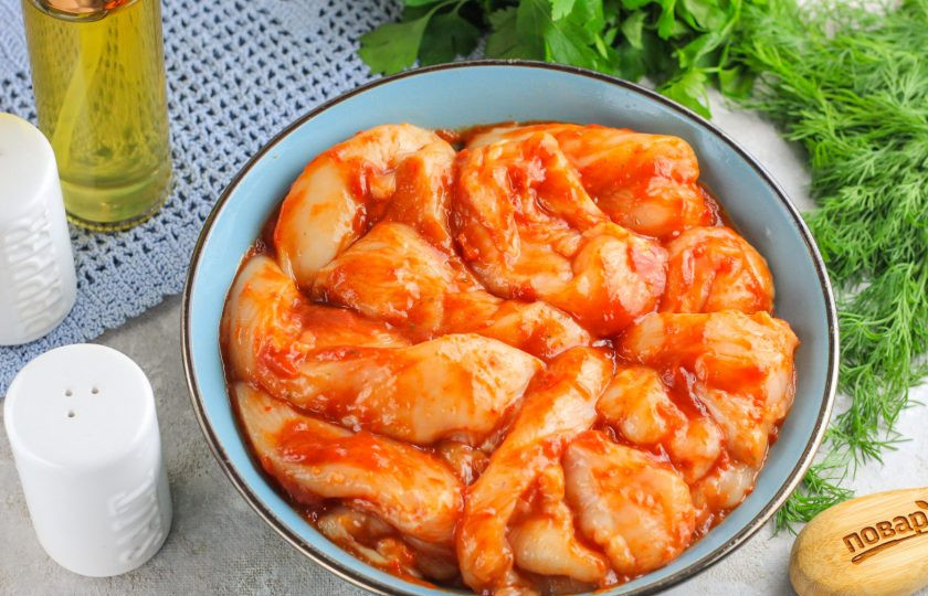 1. Этап. Мясо Дракона на Новый год: Перемешайте все между собой и оставьте на 30 минут для маринования. Можно замариновать заранее и хранить в холодильнике до приготовления.