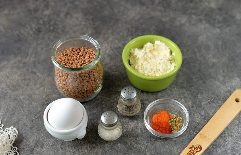 1. Этап. Диетические гречневые оладьи: Подготовьте все ингредиенты.