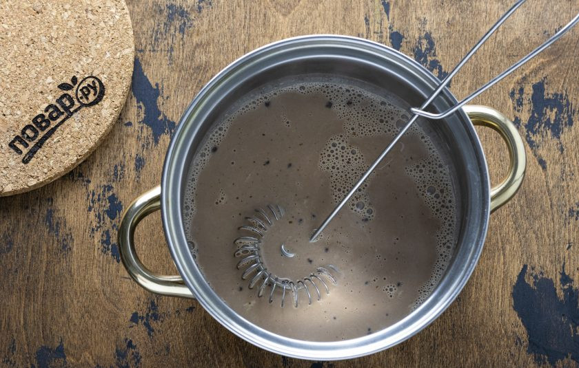 1. Этап. Веганское какао: Венчиком все перемешайте, чтобы не оставалось комочков. Проварите пару минут, затем снимайте с плиты.