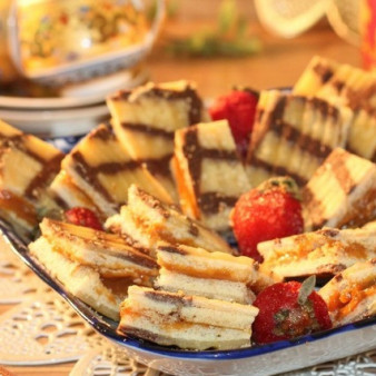 Полосатое пирожное с вареной сгущенкой