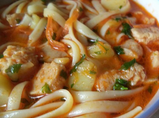 1. Этап. Лагман без мяса: 6. Отвариваем лапшу, как указано на упаковке. Раскладываем по тарелкам, и заливаем заливкой из кастрюли. Готово!