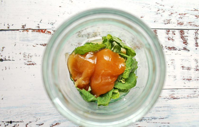 1. Этап. Медовуха на самогоне в домашних условиях: Добавьте в банку мед.