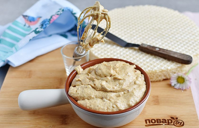 1. Этап. Крем для вафельных коржей: Можно промазать вафельные коржи или использовать в других целях.