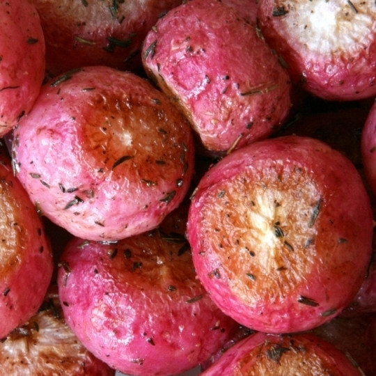 1. Этап. Запеченный редис: Запеченный редис подаем в качестве гарнира или закуски, используем в салатах. Приятного аппетита!