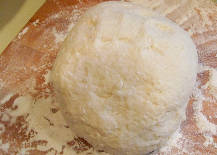 1. Этап. Беляши (рецепт теста): 4. Тщательно перемешайте. Все, тесто для беляшей готово. Оставьте его немного 