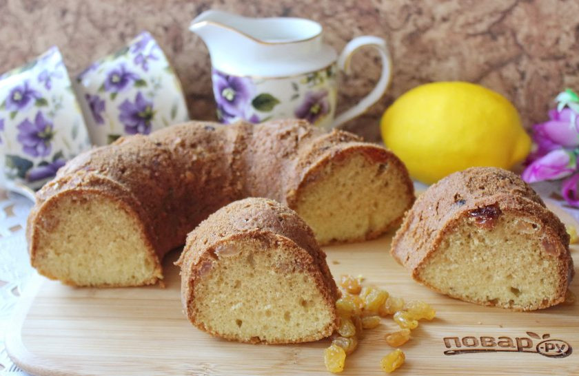 1. Этап. Лимонный кекс с изюмом: Готовый кекс достаньте из формы, охладите и нарежьте.