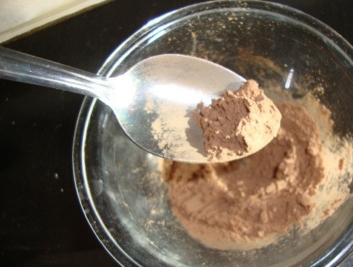 1. Этап. Кругляшки: 4. Для начинки смешиваем какао, корицу и немного сахарной пудры.