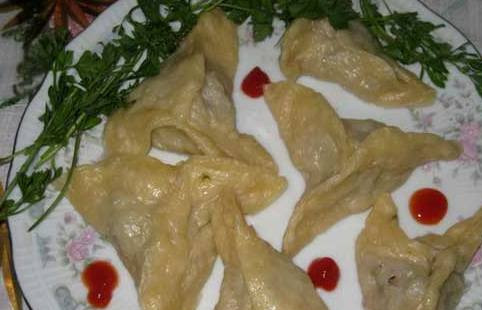 1. Этап. Хинкали в пароварке: По истечении времени хинкали будут полностью готовы, подаем их со своим любимым соусом. Приятного всем аппетита!