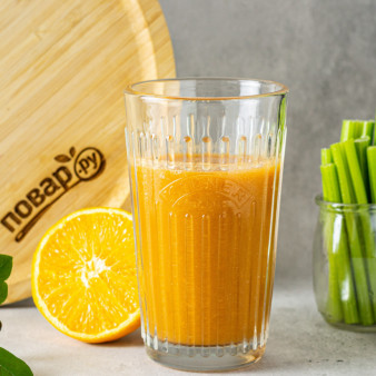 Смузи из сельдерея, яблока и апельсина