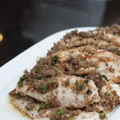 1. Этап. Жареная тилапия: 6. Подавайте жареную тилапию с любимым соусом и гарниром - рисом или картошкой. Приятного аппетита!