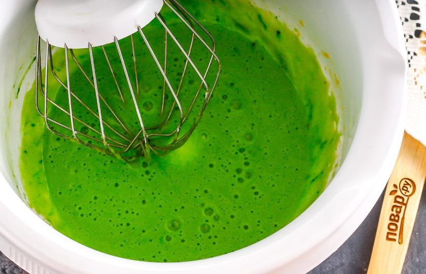 1. Этап. Спонж бисквит для декора: У вас получится зеленое бисквитное тесто.