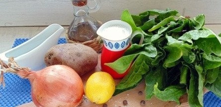 1. Этап. Крем-суп из шпината (оригинальный рецепт): Начинаем с подготовки основных ингредиентов, которые нам понадобятся.