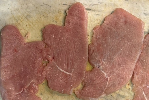 1. Этап. Мясные колобки с начинкой: Мясо отбить