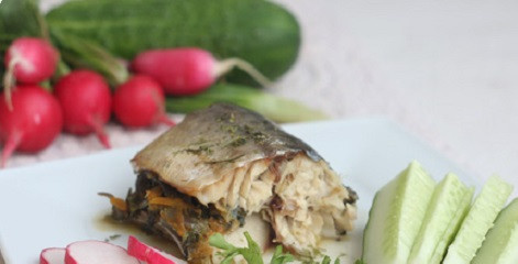 1. Этап. Скумбрия с овощами в фольге: 6. За 5 минут до готовности фольгу можно аккуратно развернуть и зажарить рыбку до аппетитной корочки. Когда скумбрия с овощами в фольге в домашних условиях готова, ее можно подавать к столу с овощами или гарниром.