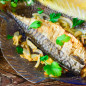 Скумбрия на луковой подушке