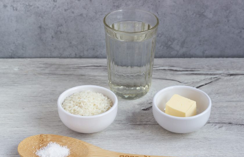 1. Этап. Правильный рис: Подготовьте все необходимые ингредиенты.