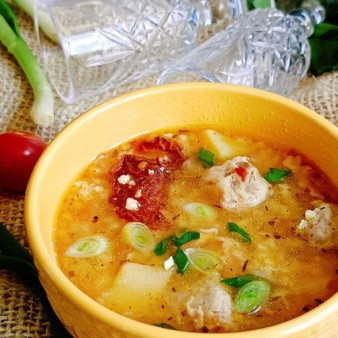 Кулеш с купатами и вялеными томатами