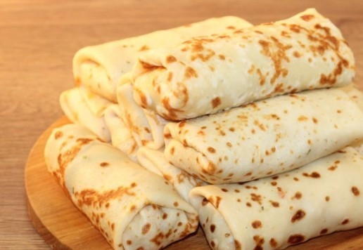 1. Этап. Блинные конвертики с индейкой и картофелем: 16. У меня получилось 10 блинчиков с начинкой. Такие блинчики очень вкусные и в теплом, и в холодном виде.