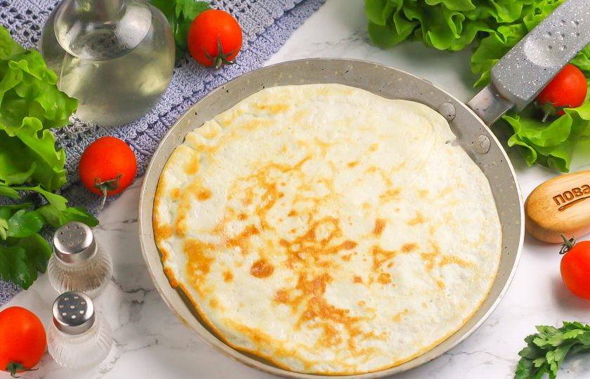 1. Этап. Блинчики с сыром и беконом: Переверните с помощью силиконовой лопатки и испеките еще 1 минуту.