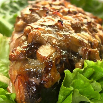 Карп с грибами в духовке