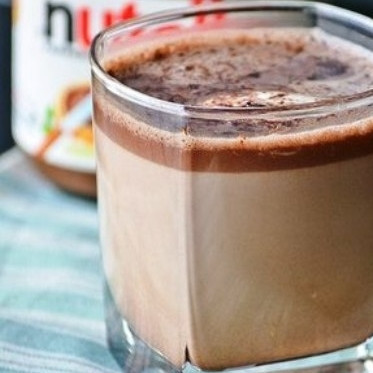 1. Этап. Горячий шоколад Нутелла: Подавать напиток горячим. Приятного!