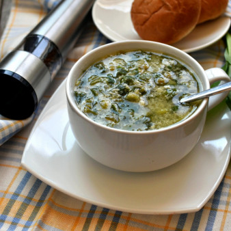 Суп с черемшой и зеленым горошком.