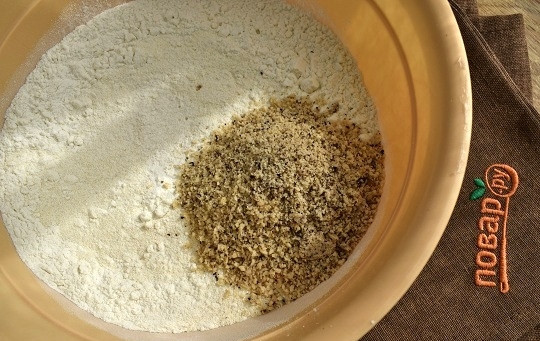1. Этап. Элайче Гаджа: Муку, манку, разрыхлитель, соль, измельченные орехи смешайте.