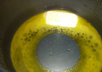 1. Этап. Узбекский плов в мультиварке: Налить в чашу мультиварки растительное масло. Включить мультиварку, режим 