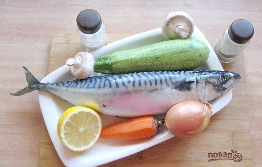 1. Этап. Скумбрия с овощами в пароварке: Подготовьте ингредиенты для приготовления скумбрии на пару.