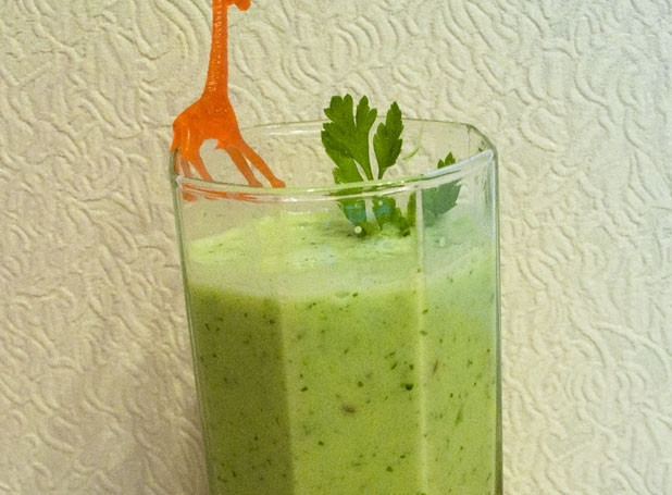 1. Этап. Коктейль из огурцов: Если хотите, можете добавить в коктейль немного соли и молотого перца для пикантности. Приятного вам аппетита!