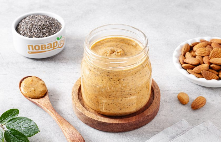 1. Этап. Миндальная паста с семенами чиа: Переложите пасту в чистую стерилизованную баночку. Миндальная паста с семенами чиа готова, приятного аппетита!