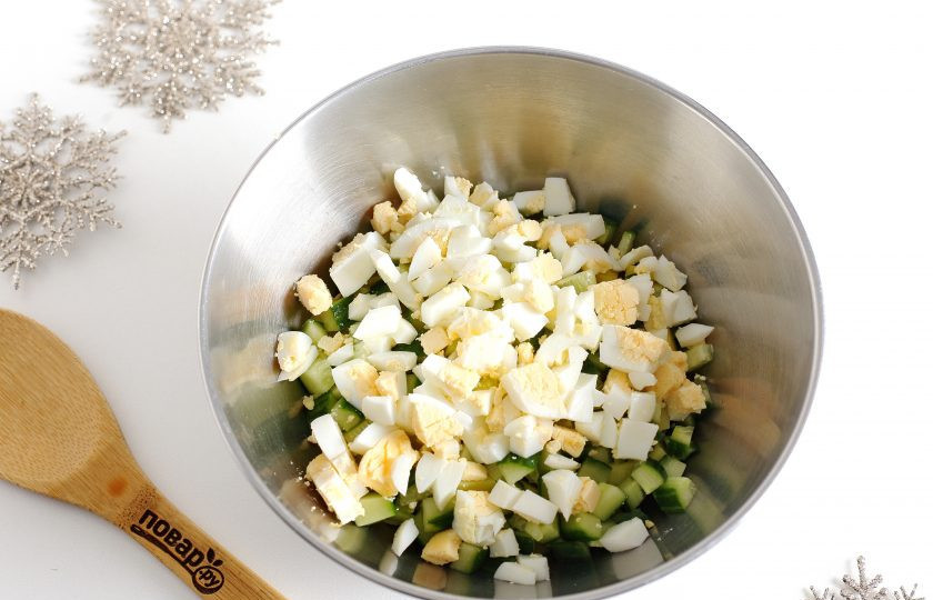 1. Этап. Оливье На новый лад: И нарезанные кубиками яйца.