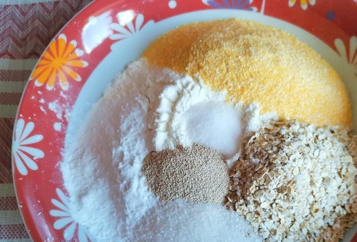 1. Этап. Хлеб Воздушный: картофельного крахмала и дрожжей. Перемешать.