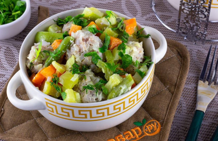 1. Этап. Скандинавское рагу с фрикадельками Молочное: Наше рагу готово! Подавайте со свежей зеленью. Приятного аппетита!