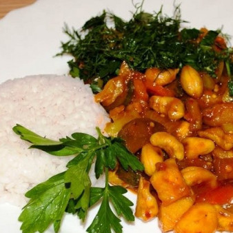 Овощи в кисло-сладком соусе с кешью