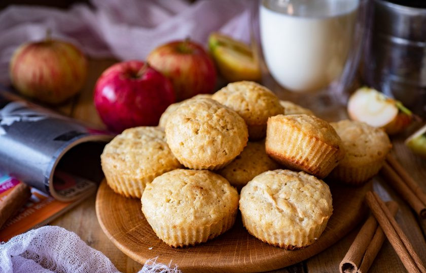 1. Этап. Яблочные кексы: Готовые яблочные кексы можно сразу же подавать к столу.
