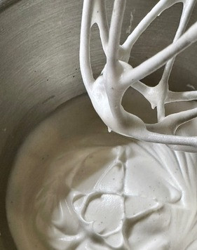 1. Этап. Яблочный рулет: «устойчивые пики» - смесь готова