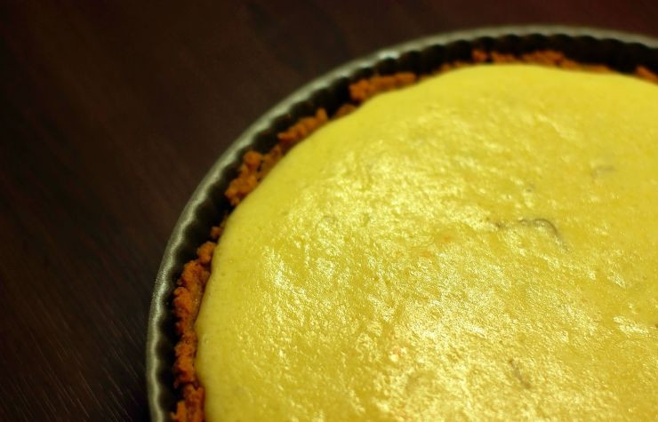 1. Этап. Пирог с лимонной начинкой: И отправляем запекаться в духовку минут на 10-15 минут.