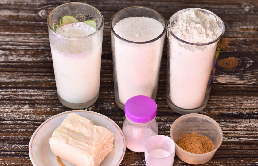 1. Этап. Печенье на кефире с корицей: Подготовьте ингредиенты.