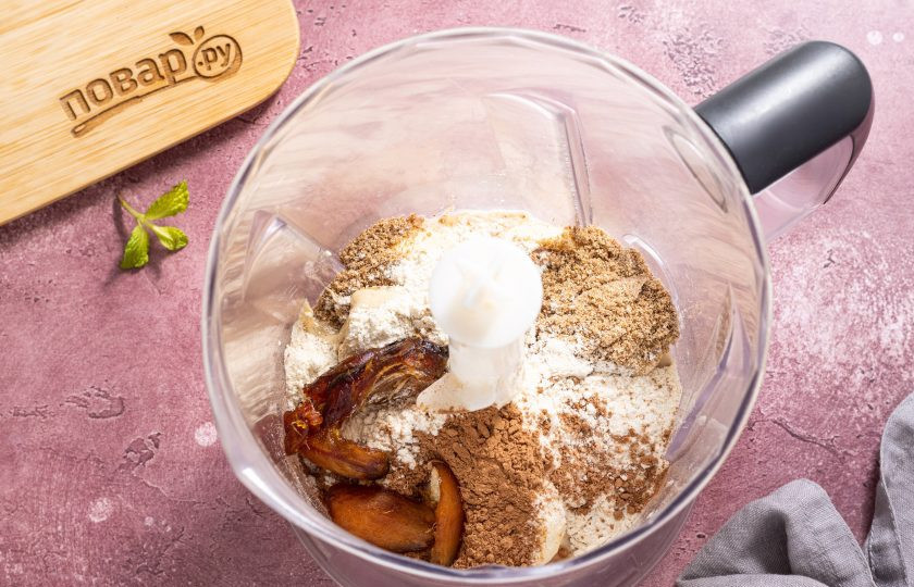 1. Этап. Льняная каша с протеином: Соедините все в ингредиенты в блендере.