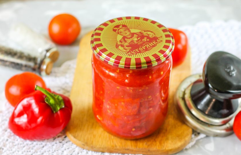 1. Этап. Ленивое лечо: Сразу же закатайте банки с помощью ключа для консервации, дайте им остыть и перенесите в кладовую, чтобы зимой насладиться ярким и ароматным вкусом летних овощей.