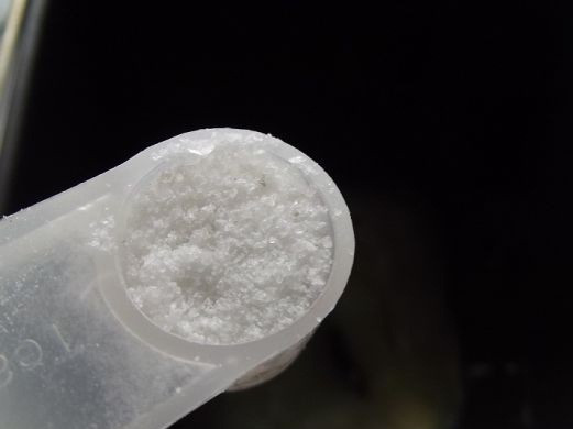 1. Этап. Хлеб на картофельном отваре: 4. Добавляем соль.