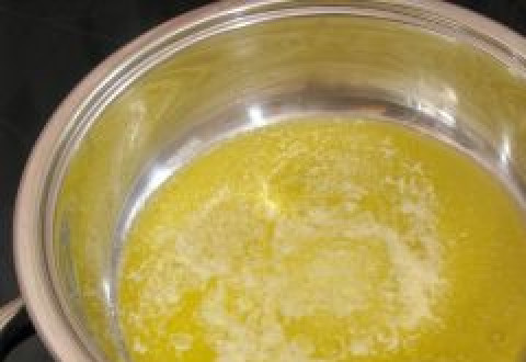 1. Этап. Шарлотка с маком и яблоками: Масло растопить.