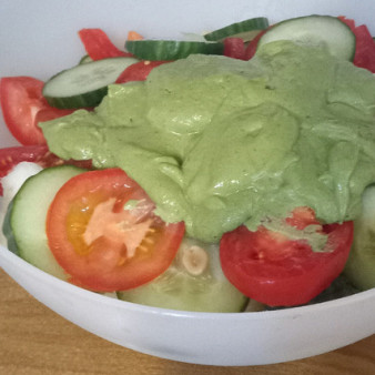 Закуска из дыни с песто