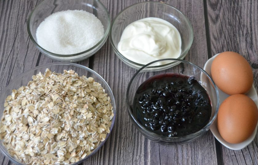1. Этап. Овсяное печенье с вареньем: Подготовьте ингредиенты для приготовления печенья.