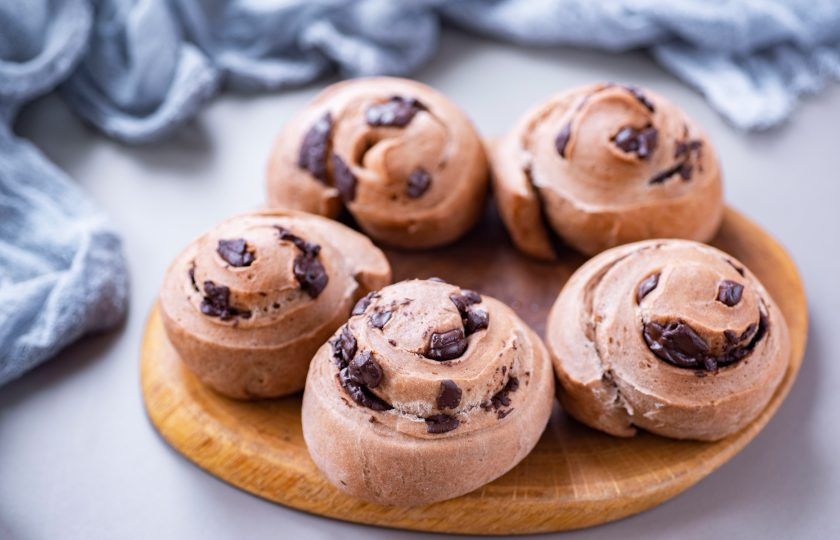 1. Этап. Шоколадные булочки: Готовые булочки немного охладите и подавайте к столу. Приятного аппетита!