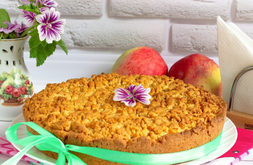 1. Этап. Яблочный пирог по-польски: После приготовления дайте пирогу полностью остыть, аккуратно достаньте из формы и подавайте к свежезаваренному чаю!